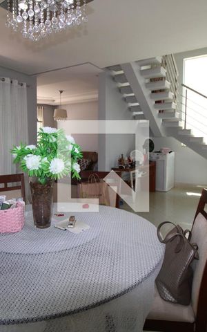 Casa à venda com 280m², 3 quartos e 4 vagasSala