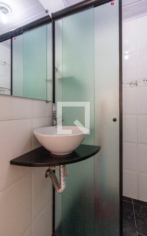 Apartamento à venda com 56m², 3 quartos e 1 vaga Apartamento à venda com 56m², 3 quartos e 1 vagaBanheiro