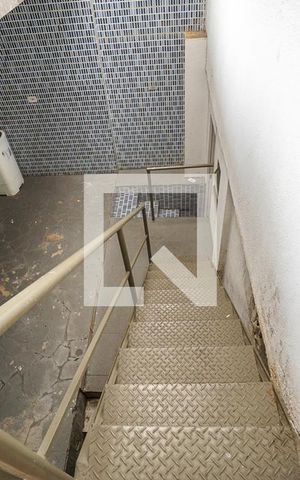 Studio à venda com 700m², 1 quarto e sem vaga Studio à venda com 700m², 1 quarto e sem vagaEscada