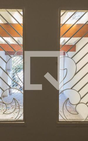 Casa à venda com 141m², 2 quartos e 2 vagas Casa à venda com 141m², 2 quartos e 2 vagasSala