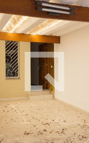 Casa à venda com 141m², 2 quartos e 2 vagas Casa à venda com 141m², 2 quartos e 2 vagasGaragem