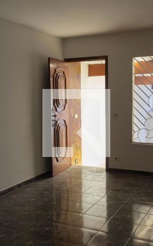 Casa à venda com 141m², 2 quartos e 2 vagas Casa à venda com 141m², 2 quartos e 2 vagasSala