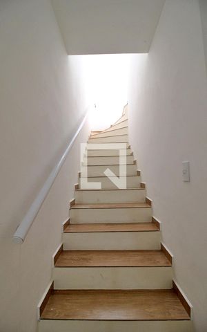 Casa para alugar com 151m², 2 quartos e 3 vagasEscada