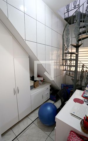 Casa à venda com 80m², 2 quartos e 1 vagaÁrea de Serviço