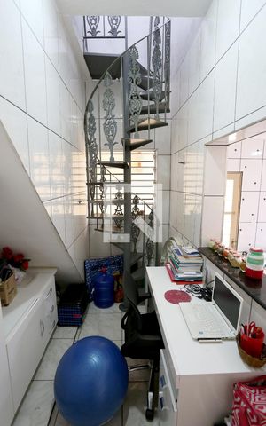 Casa à venda com 80m², 2 quartos e 1 vagaÁrea de Serviço