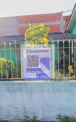 Casa à venda com 120m², 4 quartos e 2 vagasFachada