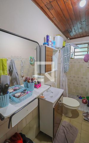 Casa à venda com 120m², 4 quartos e 2 vagasBanheiro do Quarto 1