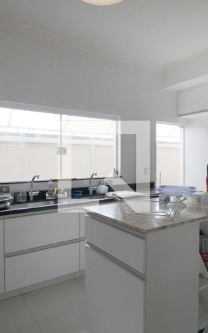 Casa de condomínio para alugar com 420m², 3 quartos e 4 vagasCozinha