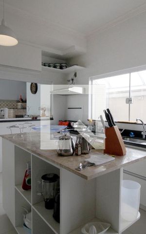 Casa de condomínio para alugar com 420m², 3 quartos e 4 vagasCozinha