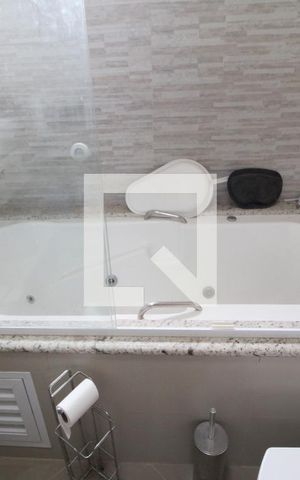 Casa de condomínio para alugar com 420m², 3 quartos e 4 vagasBanheiro da Suíte 3