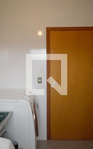 Casa de condomínio para alugar com 420m², 3 quartos e 4 vagasÁrea de Serviço