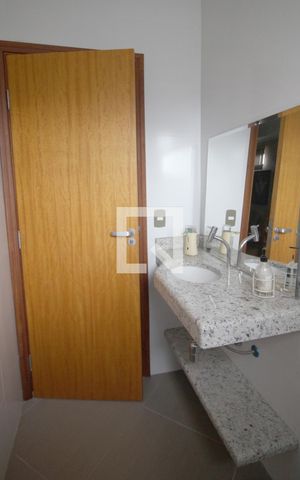 Casa de condomínio para alugar com 420m², 3 quartos e 4 vagasBanheiro da Sala de TV