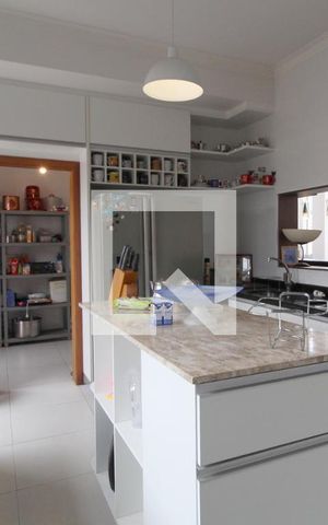 Casa de condomínio para alugar com 420m², 3 quartos e 4 vagasCozinha