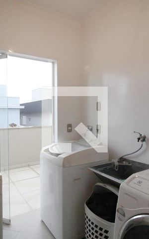 Casa de condomínio para alugar com 420m², 3 quartos e 4 vagasÁrea de Serviço