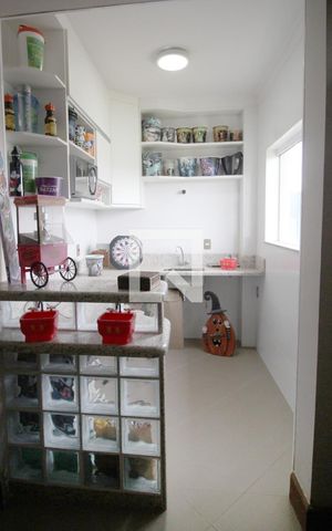 Casa de condomínio para alugar com 420m², 3 quartos e 4 vagasSala de TV
