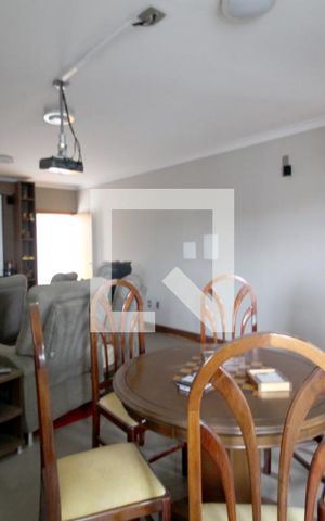 Casa de condomínio para alugar com 420m², 3 quartos e 4 vagasSala de TV