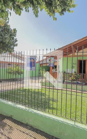 Casa à venda com 140m², 4 quartos e 2 vagasFachada
