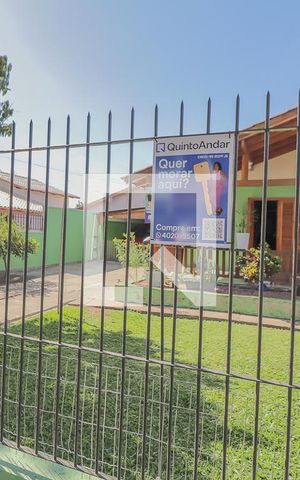 Casa à venda com 140m², 4 quartos e 2 vagasFachada
