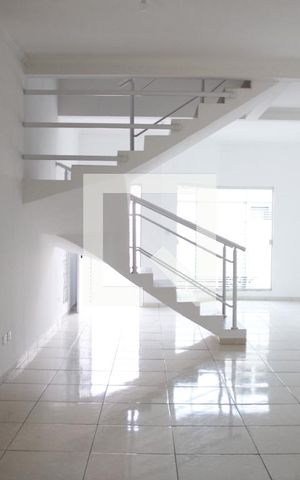 Casa para alugar com 150m², 3 quartos e 2 vagasSala
