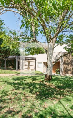 Casa à venda com 336m², 3 quartos e 4 vagas Casa à venda com 336m², 3 quartos e 4 vagasGaragem - Entrada
