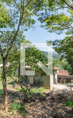 Casa à venda com 336m², 3 quartos e 4 vagas Casa à venda com 336m², 3 quartos e 4 vagasGaragem - Entrada