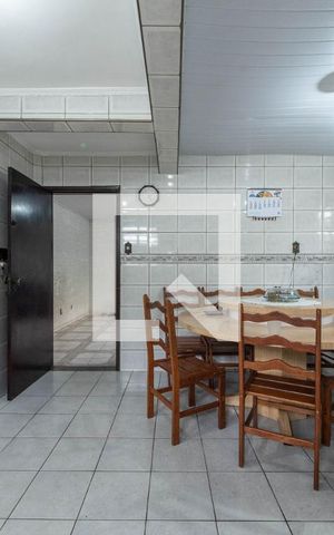 Casa à venda com 405m², 5 quartos e 4 vagas Casa à venda com 405m², 5 quartos e 4 vagasCozinha