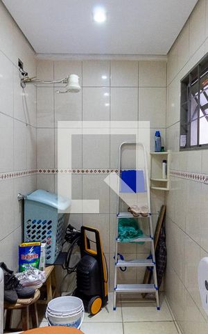 Casa à venda com 195m², 3 quartos e 2 vagasBanheiro 3