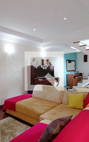 Casa para alugar com 275m², 3 quartos e 3 vagas Casa para alugar com 275m², 3 quartos e 3 vagasSala