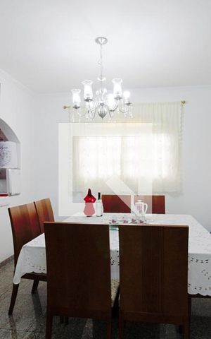 Casa para alugar com 275m², 3 quartos e 3 vagas Casa para alugar com 275m², 3 quartos e 3 vagasSala de Jantar