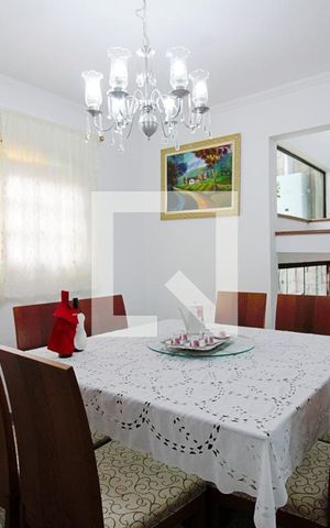 Casa para alugar com 275m², 3 quartos e 3 vagas Casa para alugar com 275m², 3 quartos e 3 vagasSala de Jantar