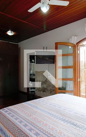 Casa para alugar com 275m², 3 quartos e 3 vagas Casa para alugar com 275m², 3 quartos e 3 vagasSuíte