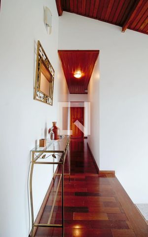 Casa para alugar com 275m², 3 quartos e 3 vagas Casa para alugar com 275m², 3 quartos e 3 vagasCorredor Quartos