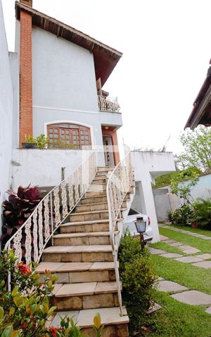 Casa para alugar com 275m², 3 quartos e 3 vagas Casa para alugar com 275m², 3 quartos e 3 vagasEntrada