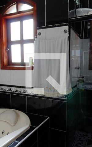 Casa para alugar com 275m², 3 quartos e 3 vagas Casa para alugar com 275m², 3 quartos e 3 vagasBanheiro da Suíte
