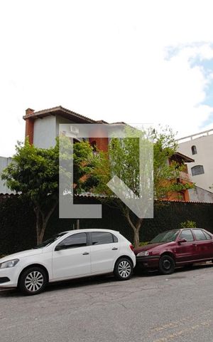 Casa para alugar com 275m², 3 quartos e 3 vagas Casa para alugar com 275m², 3 quartos e 3 vagasFachada