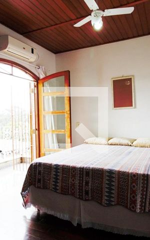 Casa para alugar com 275m², 3 quartos e 3 vagas Casa para alugar com 275m², 3 quartos e 3 vagasSuíte