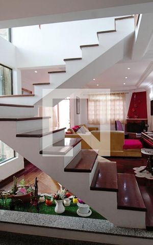 Casa para alugar com 275m², 3 quartos e 3 vagas Casa para alugar com 275m², 3 quartos e 3 vagasSala