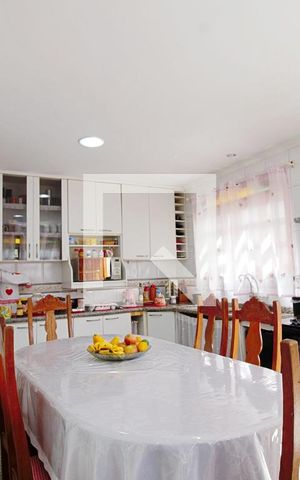 Casa para alugar com 275m², 3 quartos e 3 vagas Casa para alugar com 275m², 3 quartos e 3 vagasCozinha