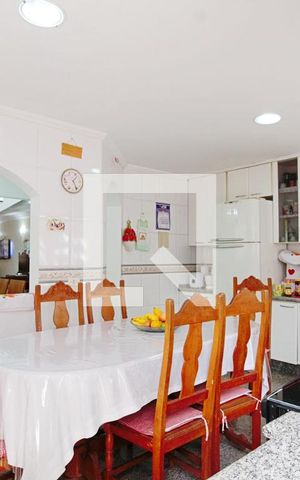 Casa para alugar com 275m², 3 quartos e 3 vagas Casa para alugar com 275m², 3 quartos e 3 vagasCozinha