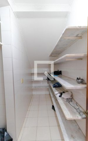 Casa à venda com 465m², 4 quartos e 4 vagas Casa à venda com 465m², 4 quartos e 4 vagasDespensa