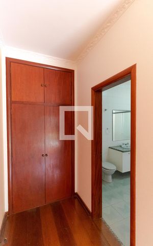 Casa à venda com 465m², 4 quartos e 4 vagas Casa à venda com 465m², 4 quartos e 4 vagasSuíte 04