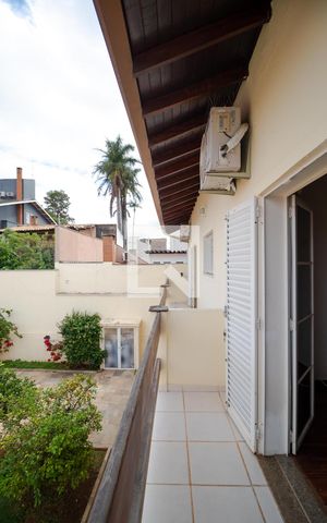 Casa à venda com 465m², 4 quartos e 4 vagas Casa à venda com 465m², 4 quartos e 4 vagasSacada da Suíte 02