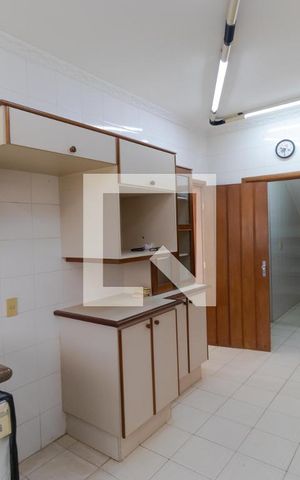 Casa à venda com 465m², 4 quartos e 4 vagas Casa à venda com 465m², 4 quartos e 4 vagasCozinha