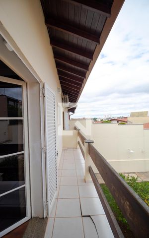 Casa à venda com 465m², 4 quartos e 4 vagas Casa à venda com 465m², 4 quartos e 4 vagasSacada da Suíte 01