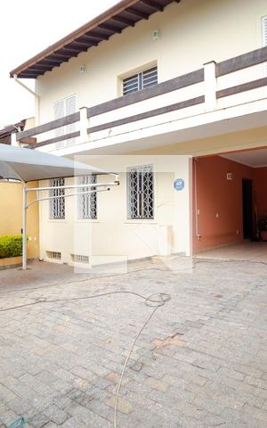 Casa à venda com 465m², 4 quartos e 4 vagas Casa à venda com 465m², 4 quartos e 4 vagasGaragem
