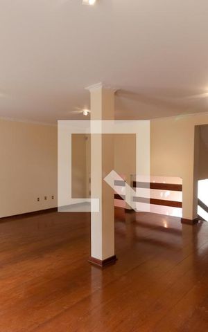 Casa à venda com 465m², 4 quartos e 4 vagas Casa à venda com 465m², 4 quartos e 4 vagasSalas