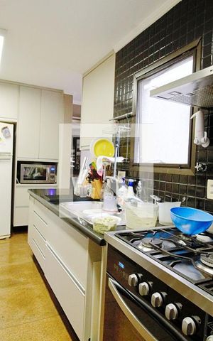 Apartamento à venda com 320m², 3 quartos e 3 vagas Apartamento à venda com 320m², 3 quartos e 3 vagasCozinha