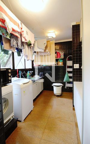 Apartamento à venda com 320m², 3 quartos e 3 vagas Apartamento à venda com 320m², 3 quartos e 3 vagasÁrea de Serviço
