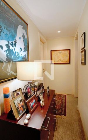 Apartamento à venda com 320m², 3 quartos e 3 vagas Apartamento à venda com 320m², 3 quartos e 3 vagasCorredor