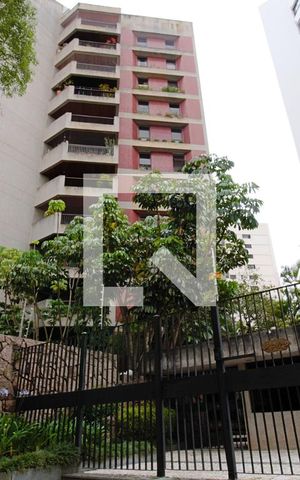 Apartamento à venda com 320m², 3 quartos e 3 vagas Apartamento à venda com 320m², 3 quartos e 3 vagasFachada e portaria